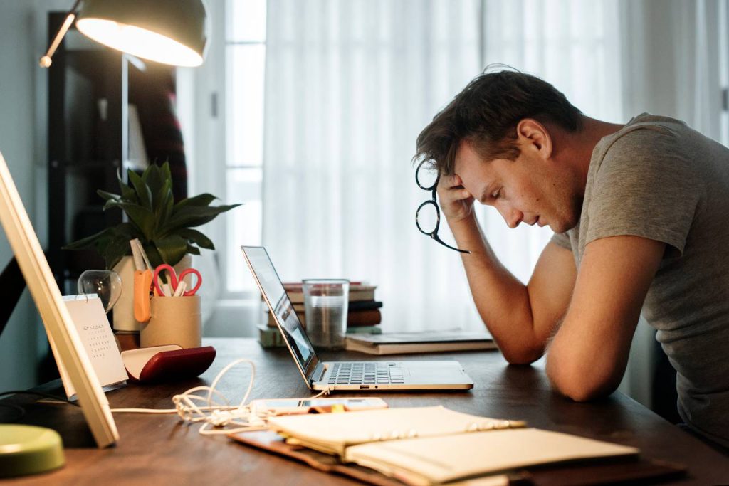کمبود کدام ویتامین باعث استرس می شود؟