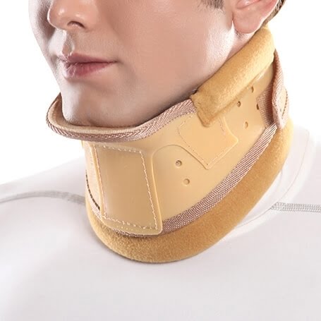 گردن بندطبی سخت چانه دار Hard Carvical Collar with Chin Support